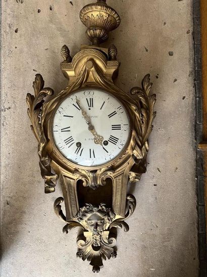 null Cartel d'applique en bronze ciselé et doré d'époque Louis XVI

Horloger Le NEPVEU...