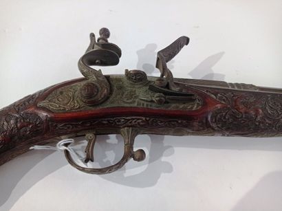 null Pistol, with percussion. Barrel with sides. Back plate. Walnut stock. In the...