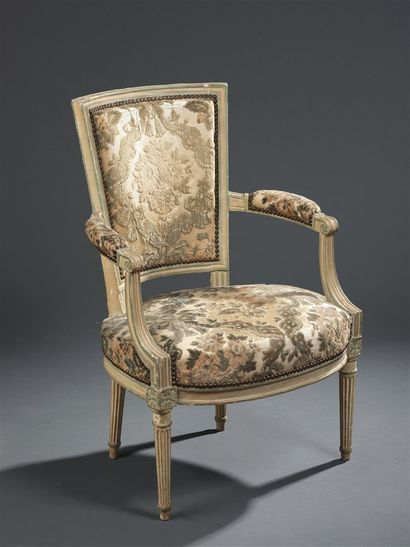 null Square back armchair in molded and carved wood from the Louis XVI period.

It...