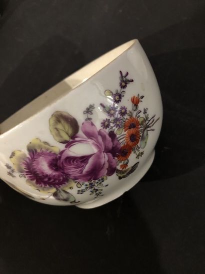 null Meissen, Zurich and Paris

Lot of porcelain composed of:

A tea box in porcelain...