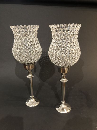 null Pair of candle holders in metal

H.49,5 cm