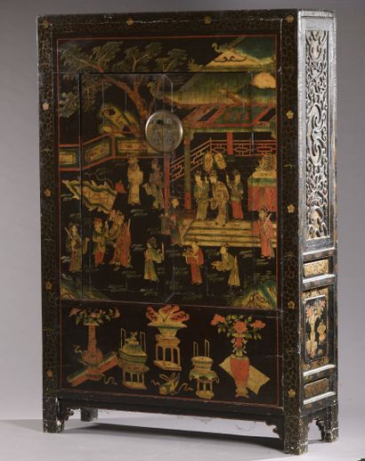 Lacquered wood cabinet

CHINA, late 20th...