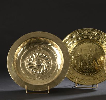 Deux plats de quête, XVIIe siècle

D. 38...