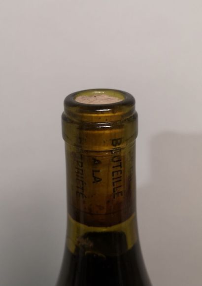 null 1 bottle POMMARD - Domaine CAPUANO FERRERI 1993 Label slightly stained. Missing...