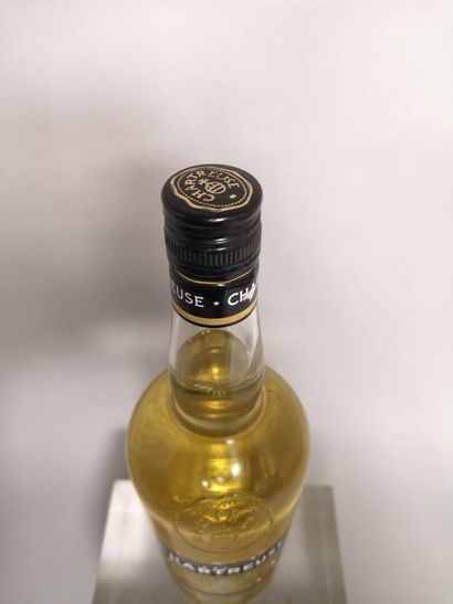 null 1 bottle 100cl Yellow CHARTREUSE - Chartreux Fathers After 1992 Label slightly...