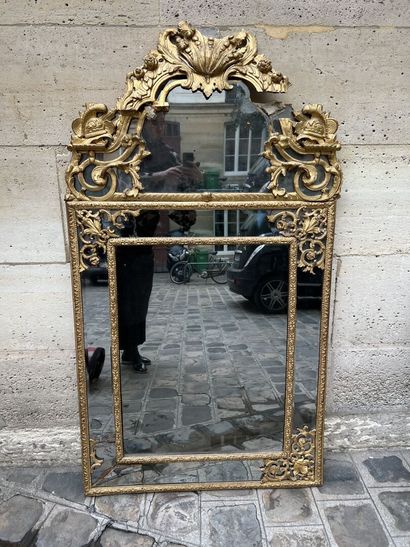 null Regency period carved and gilded wood mirror
Decorated with scrolls, foliage...