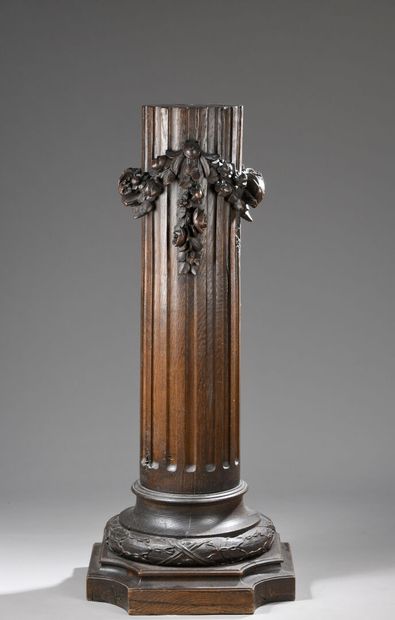 Carved and molded oak column, late 18th century
Fluted,...