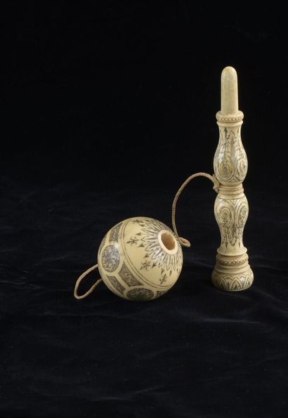 null Rare bilboquet royal en ivoire* gravé, époque Louis XIV
La boule décorée d'une...