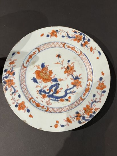 null CHINA, 18th century
Five porcelain plates with blue, red and gold Imari decoration...