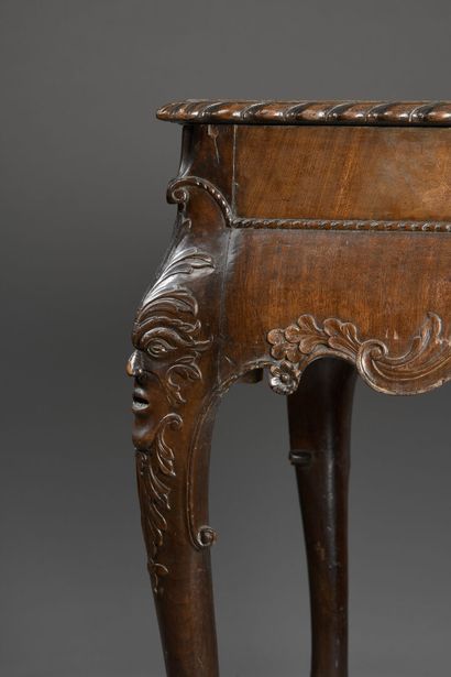 null Mahogany console table, Irish work of the 18th century
Front decorated with...