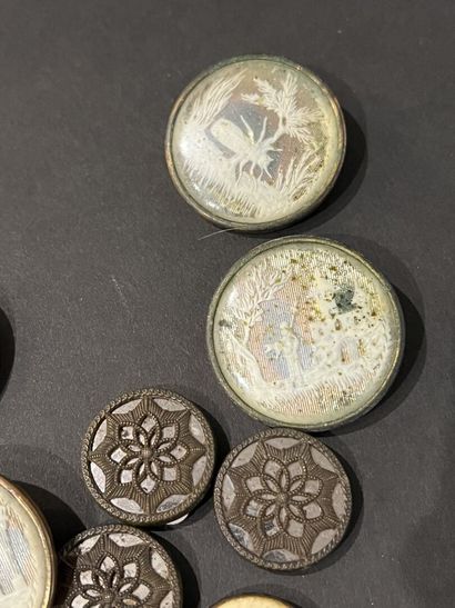 null Two sets of buttons, end of the 18th c., four buttons probably from Dieppe with...