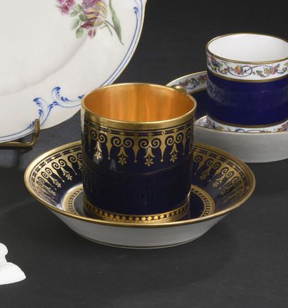 SÈVRES, Restoration period.
Porcelain cup...