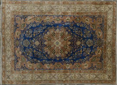 null Pure Ghoum silk carpet, Iran, 20th century
Floral decoration in shades of sky...
