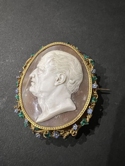 null "Alliles" circa 1840
Cameo representing an elderly man
Signed and dated 18...
Chased...