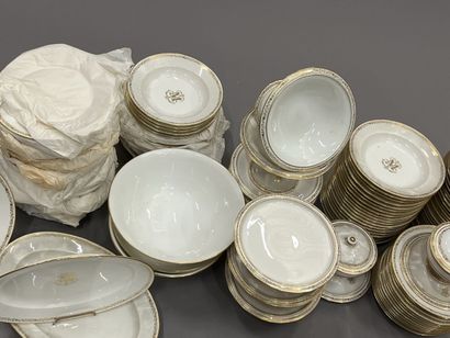 null SÈVRES, fin du XIXe siècle, 1878-1882
Partie de service en porcelaine à décor...