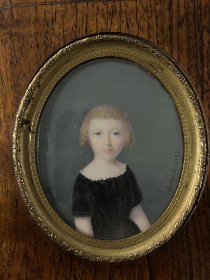 null Heinrich Joachim HERTRICH (1772-1852)
Portrait d'enfant à la robe noire.
Miniature...