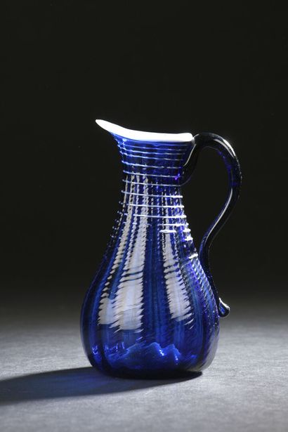 null Blue tinted glass pitcher, Normandy, 18th century
H. 15 cm 