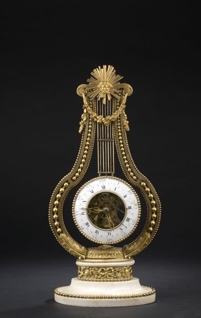 Lyre clock in chased and gilt bronze, white...