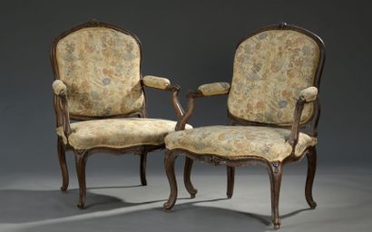 null Paire de fauteuils en bois mouluré et sculpté estampillé LC Carpentier d'époque...
