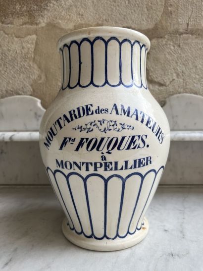 null JULES VIEILLARD à Bordeaux vers 1880

Pot à moutarde en faïence fine de forme...