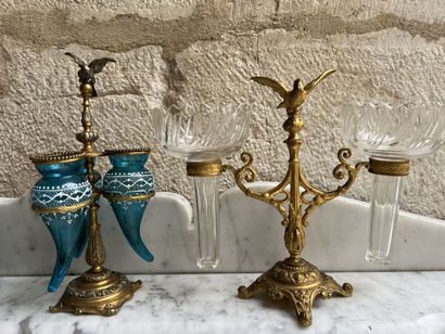 null Deux porte-vases en bronze cristal et verre émaillé d'époque Napoléon III

L'un...