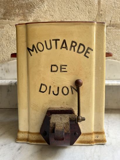 null DIGOUIN SARREGUEMINES

Distributeur de moutarde vers 1930 marquée Moutarde de...
