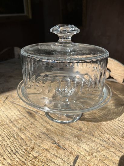 null Cloche à gâteau et son présentoir en cristal, XIXe siècle

H. 20 cm