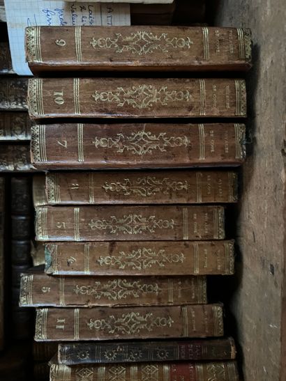 null Lot of 18th and early 19th century books in their case