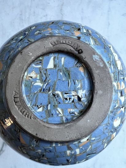 null GERBINO VALLAURIS, XXe

Vase en céramique à décor de mosaïque 

H. 16 cm