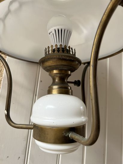 null Lampe en opaline électrifiée
H.70, D.40 cm