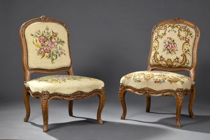 Two chairs in molded and carved wood in the...