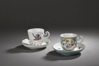 null MEISSEN, XVIIIe siècle
Deux tasses et leur sous-tasses en porcelaine à décor...