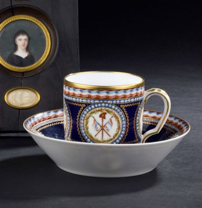 LIMOGES
Cup litron and its saucer out of...