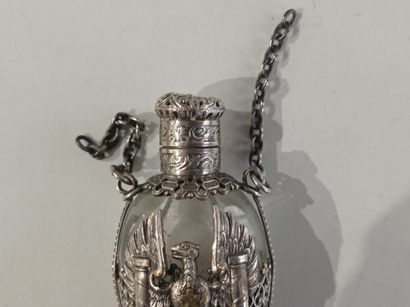 null Flacon à parfum, fin du XIXe siècle
En cristal monté en métal argenté à décor...
