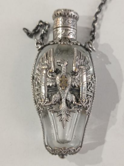 null Flacon à parfum, fin du XIXe siècle
En cristal monté en métal argenté à décor...