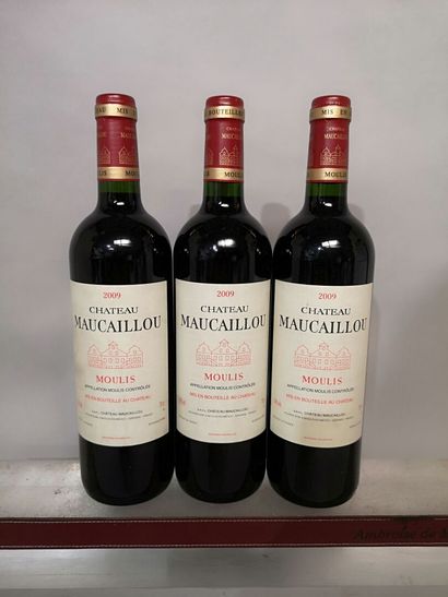 null 3 bouteilles Château MAUCAILLOU - Moulis 2009	
Etiquettes légèrement marquées....