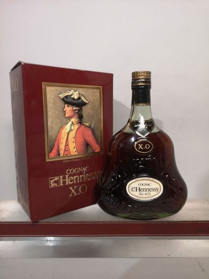 null 1 bottle 70 cl. COGNAC HENNESSY X.O. in its box
Slightly low.