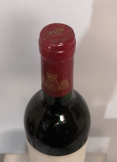 null 1 bouteille Les FORTS de LATOUR - 2nd vin de Ch. LATOUR - Pauillac 1994
Etiquette...