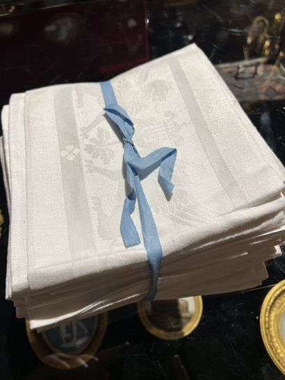 null Suite de douze serviettes de table en damas de coton, fin du XIXe siècle, champ...