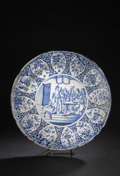 null DELFT, end of the 17th-beginning of the 18th century.
Large round earthenware...