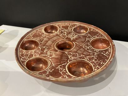 null MANISES, 18th century
Circular tray with compartments in earthenware resting...