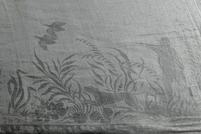 null Rare paire de grandes nappes d'un service de chasse en damas de lin, vers 1850-1880,
cartouches...
