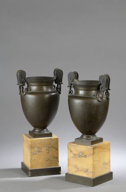 null A pair of patinated bronze crater vases, circa 1820
The base in yellow marble...