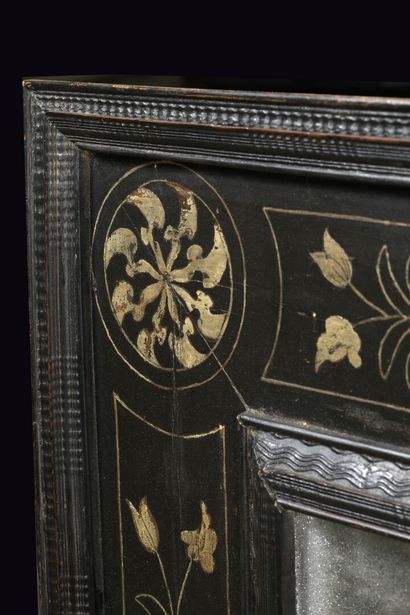 null Large mirror frame in ebony, blackened wood and pine, Flemish work of the 18th...