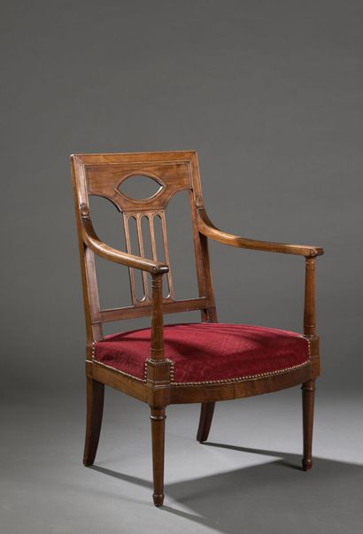 null Fauteuil en acajou et placage d'acajou estampillé Jacob Frères, d'époque Directoire.
Le...