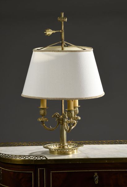 null Lampe bouillote en bronze ciselé et doré, début du XIXe siècle
À décor de têtes...