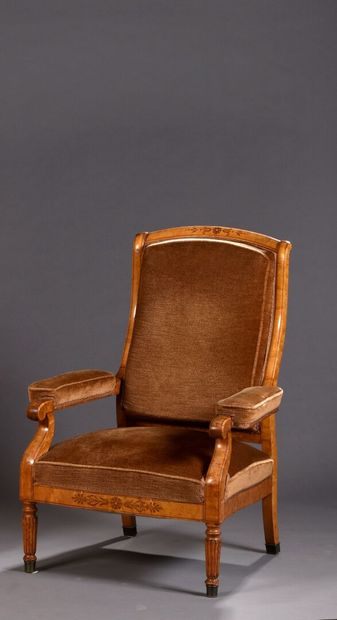 null Voltaire armchair in burr veneer and amaranth fillets from the Charles X period.
It...