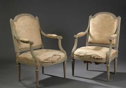 null Paire de fauteuils en bois mouluré et sculpté estampillés LM d'époque Louis...