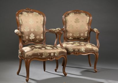 null Paire de fauteuils en bois mouluré et sculpté estampillés J. B. Boulard d'époque...