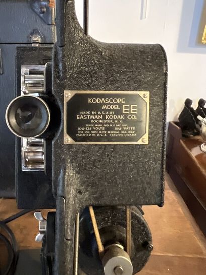 null Projecteur Kodascope model EE Eastman - Kodak CO, fabriqué aux Etats-Unis, 100/125...